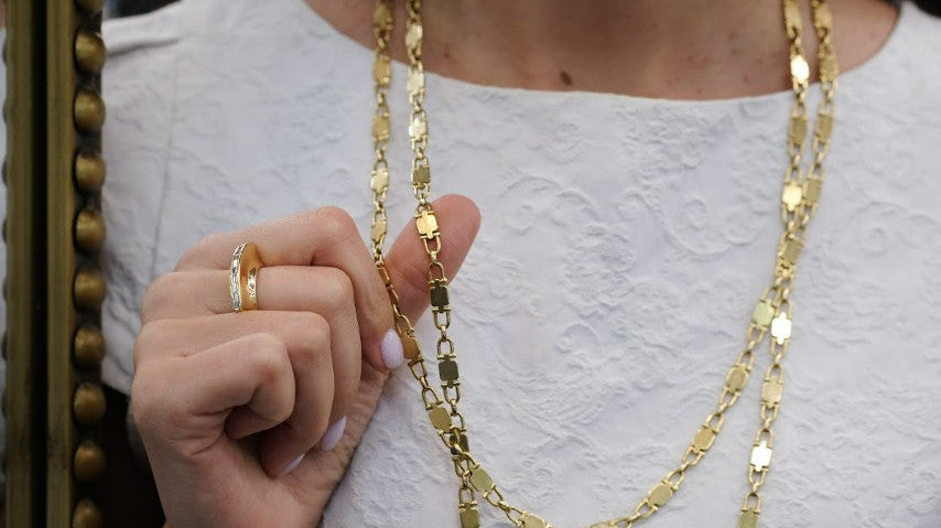 Gold Jewelry Care: Can You Shower with It and How to Clean Rust?