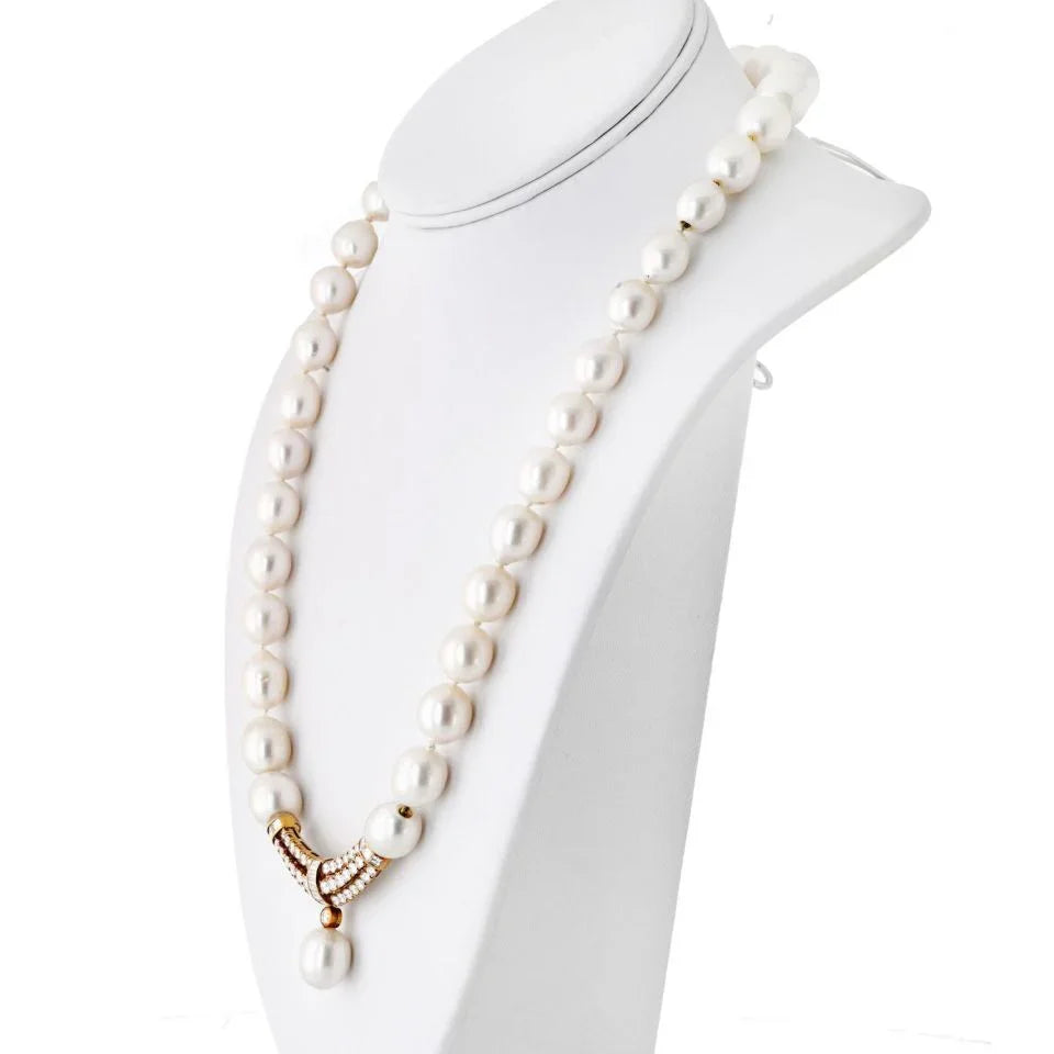 18K Yellow Gold Mabe Pearl And Diamond Necklace - The Back Vault