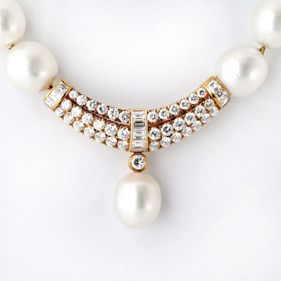 18K Yellow Gold Mabe Pearl And Diamond Necklace - The Back Vault