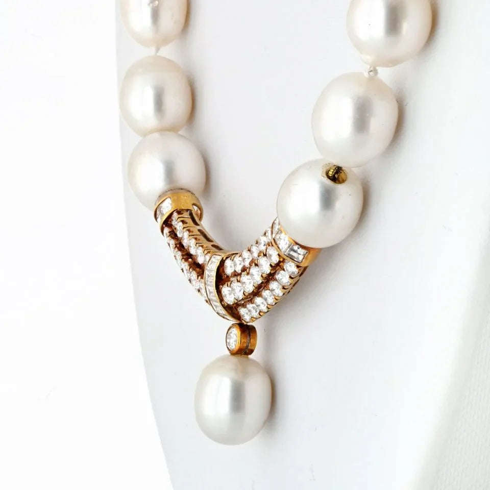 18K Yellow Gold Mabe Pearl And Diamond Necklace - The Back Vault