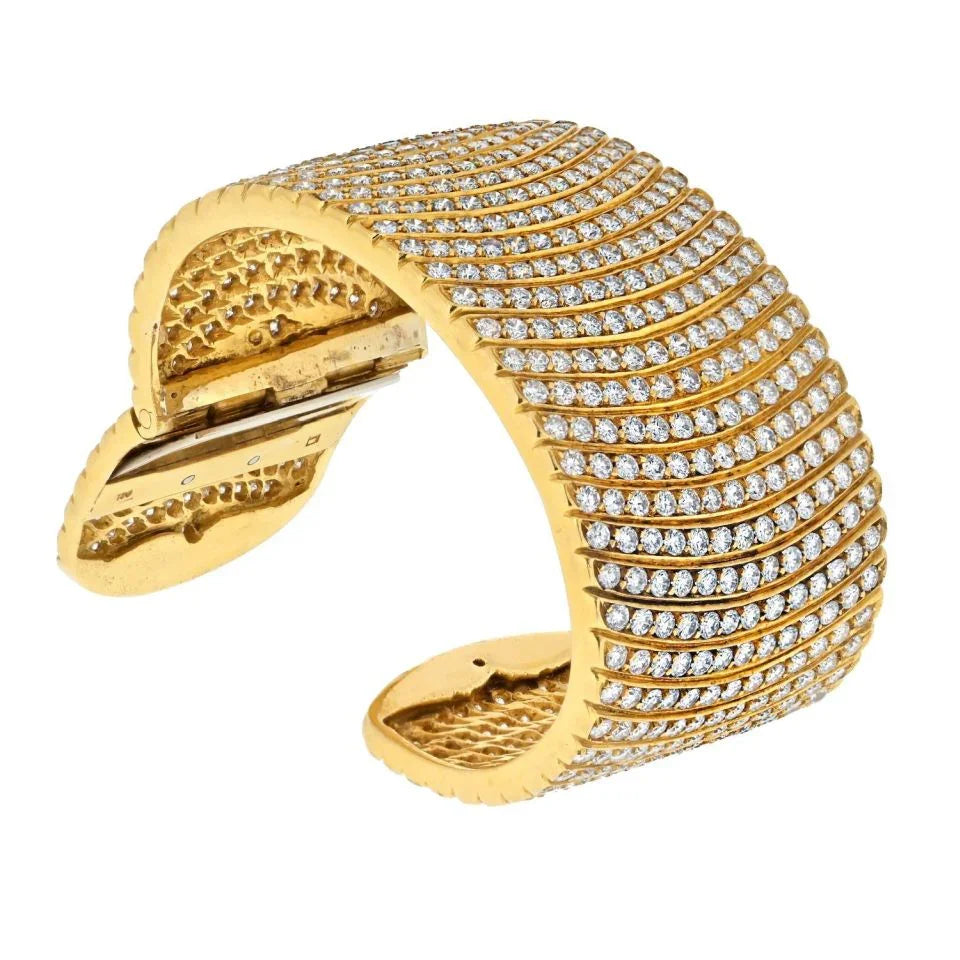 18K Yellow Gold 32 Carats Exceptional Diamond Cuff Bracelet - The Back Vault