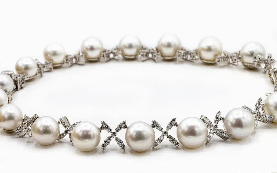 18K White Gold Diamonds & South Sea Pearls Necklace - The Back Vault