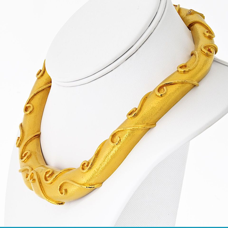 Zolotas Collar 22K Yellow Gold Scroll Hammered Hinged Choker Necklace