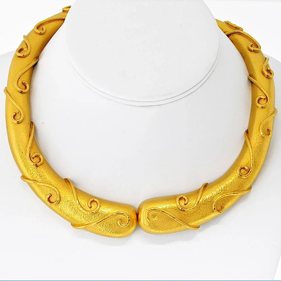 Zolotas 22K Yellow Gold Scroll Hammered Hinged Choker Necklace - The Back Vault