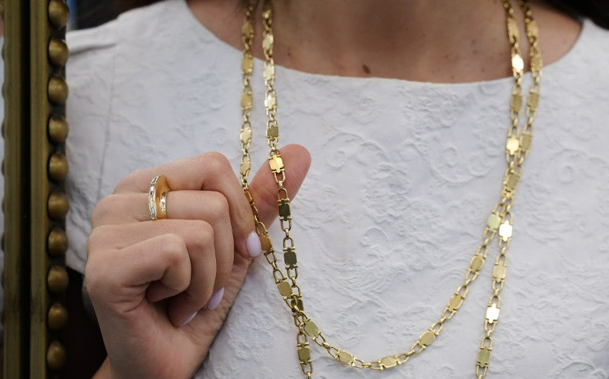 Gold Jewelry Care: Can You Shower with It and How to Clean Rust?
