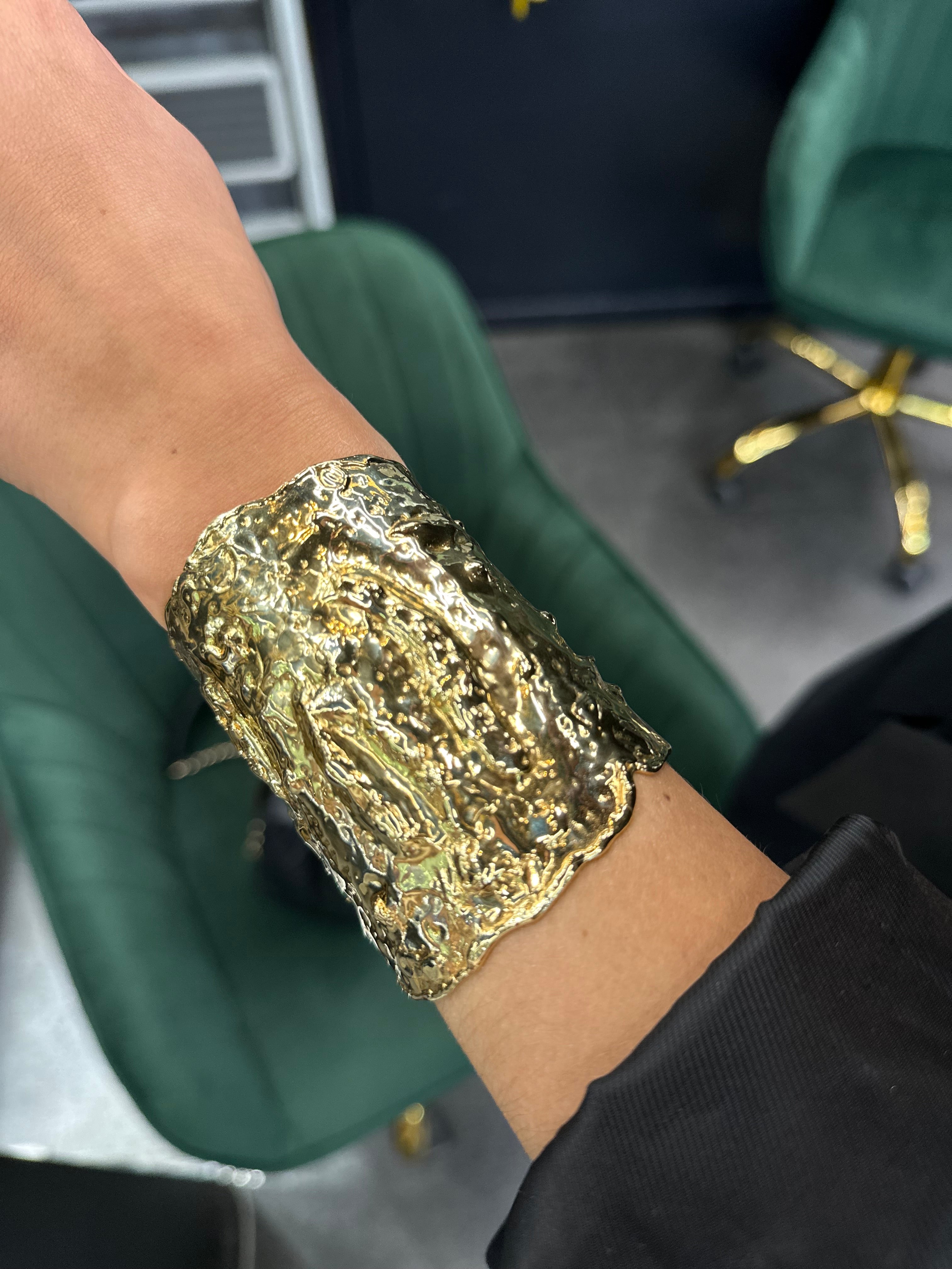 Van Cleef & Arpels 18KY Gold “Jackie O” Manchette Cuff Bracelet - The Back Vault