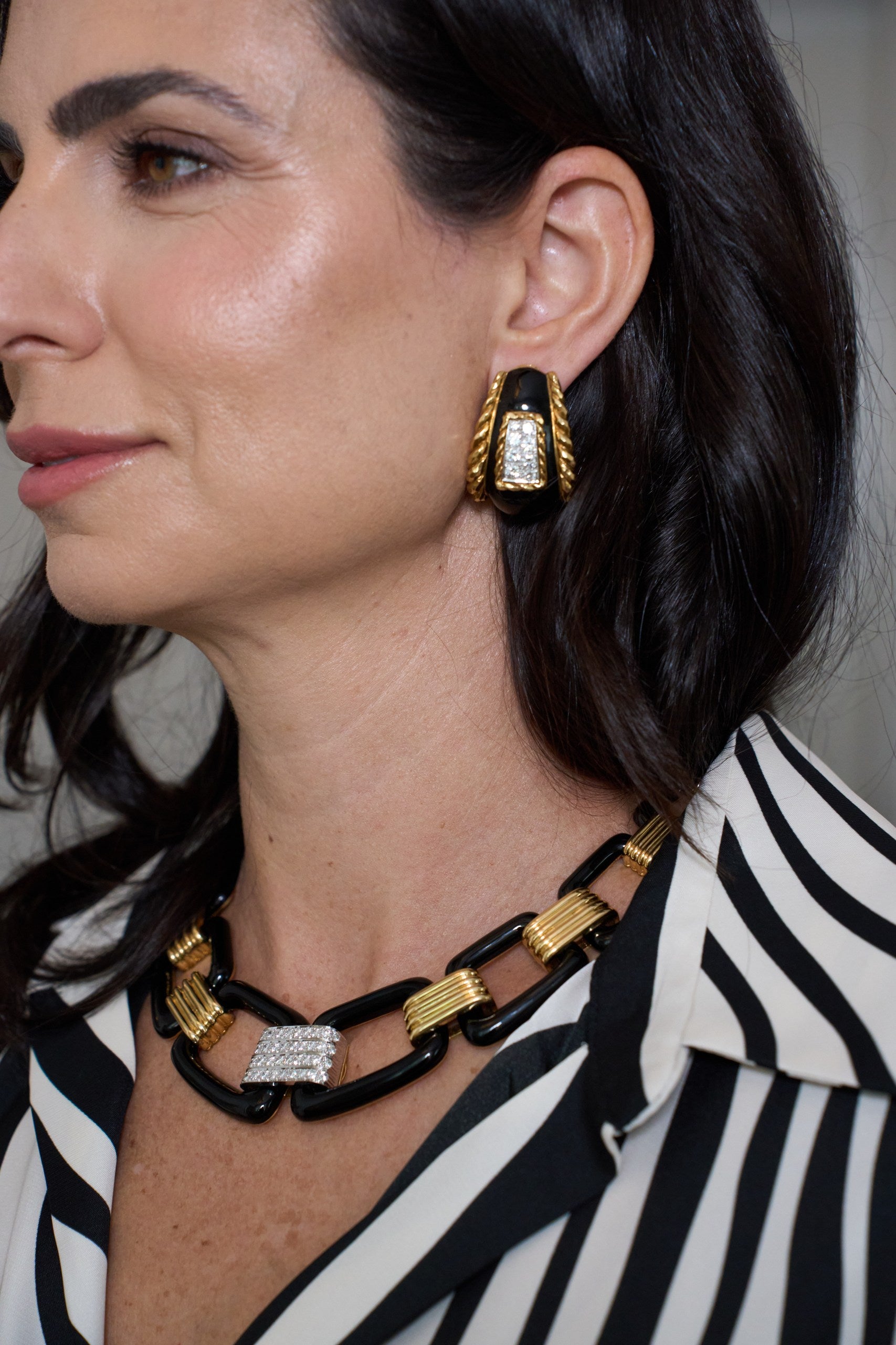 David Webb 18K Yellow Gold Black Enamel Large Link Gold Stations