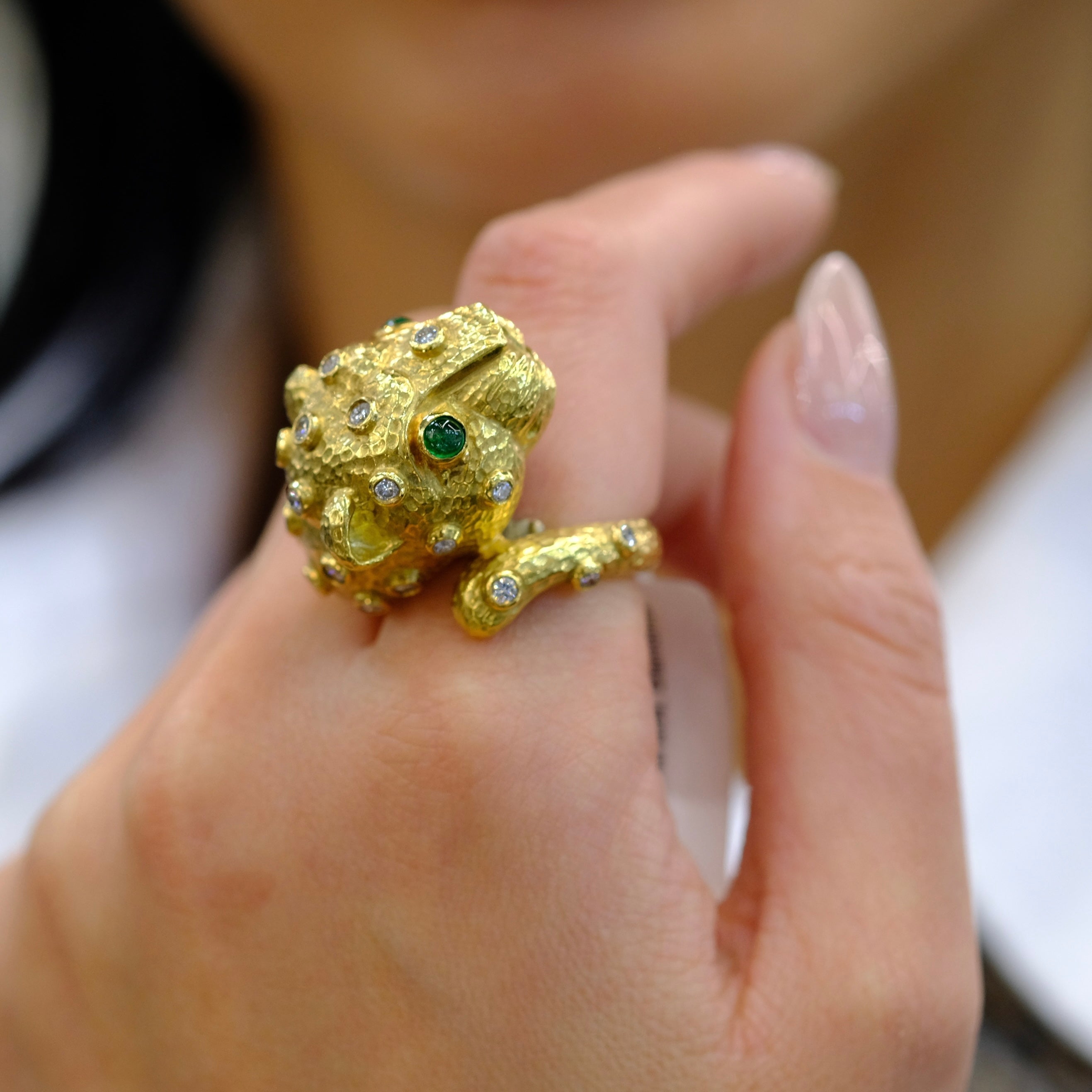 David Webb Leopard 18K Yellow Gold Green Emeralds, Diamonds Ring
