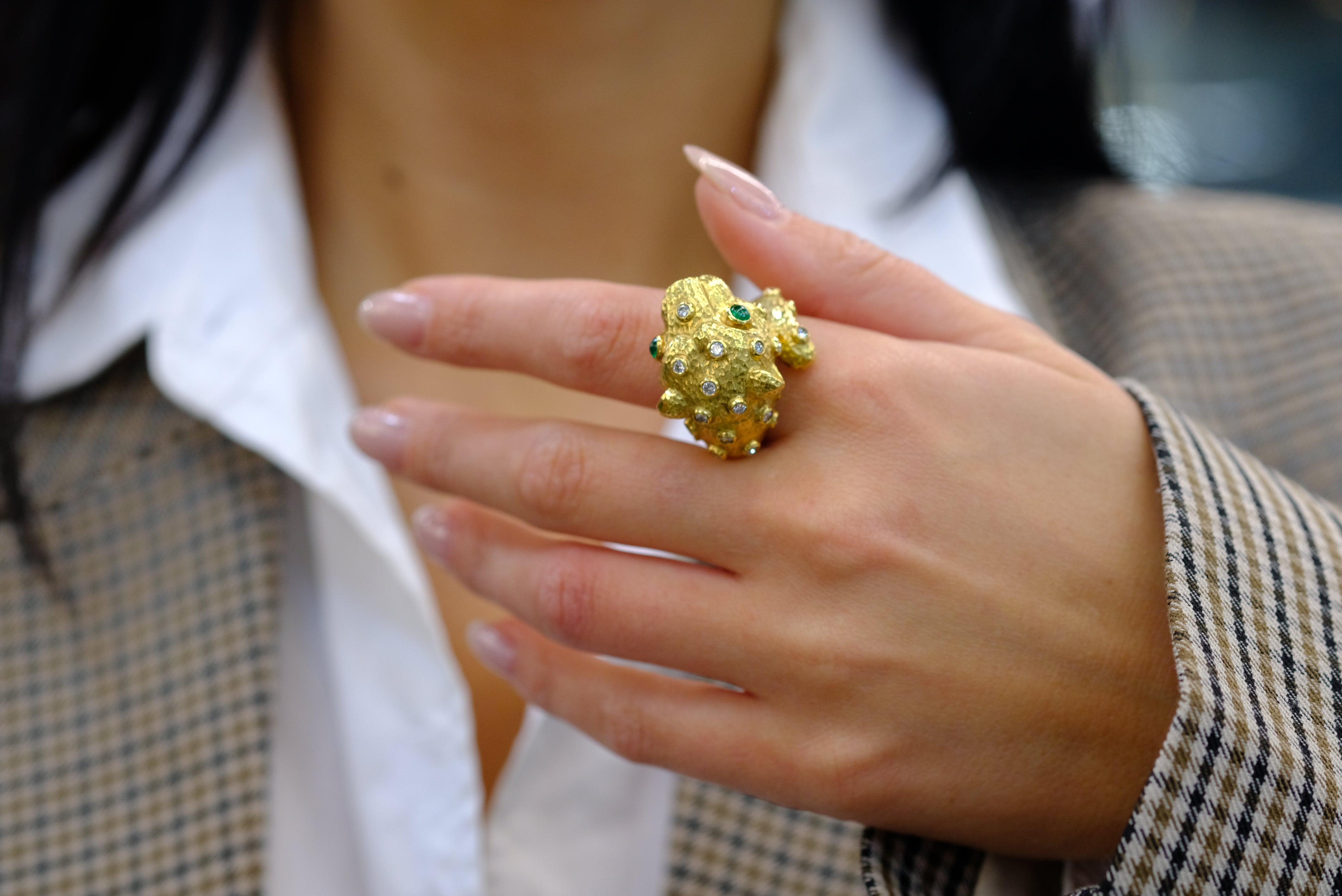 David Webb Leopard 18K Yellow Gold Green Emeralds, Diamonds Ring