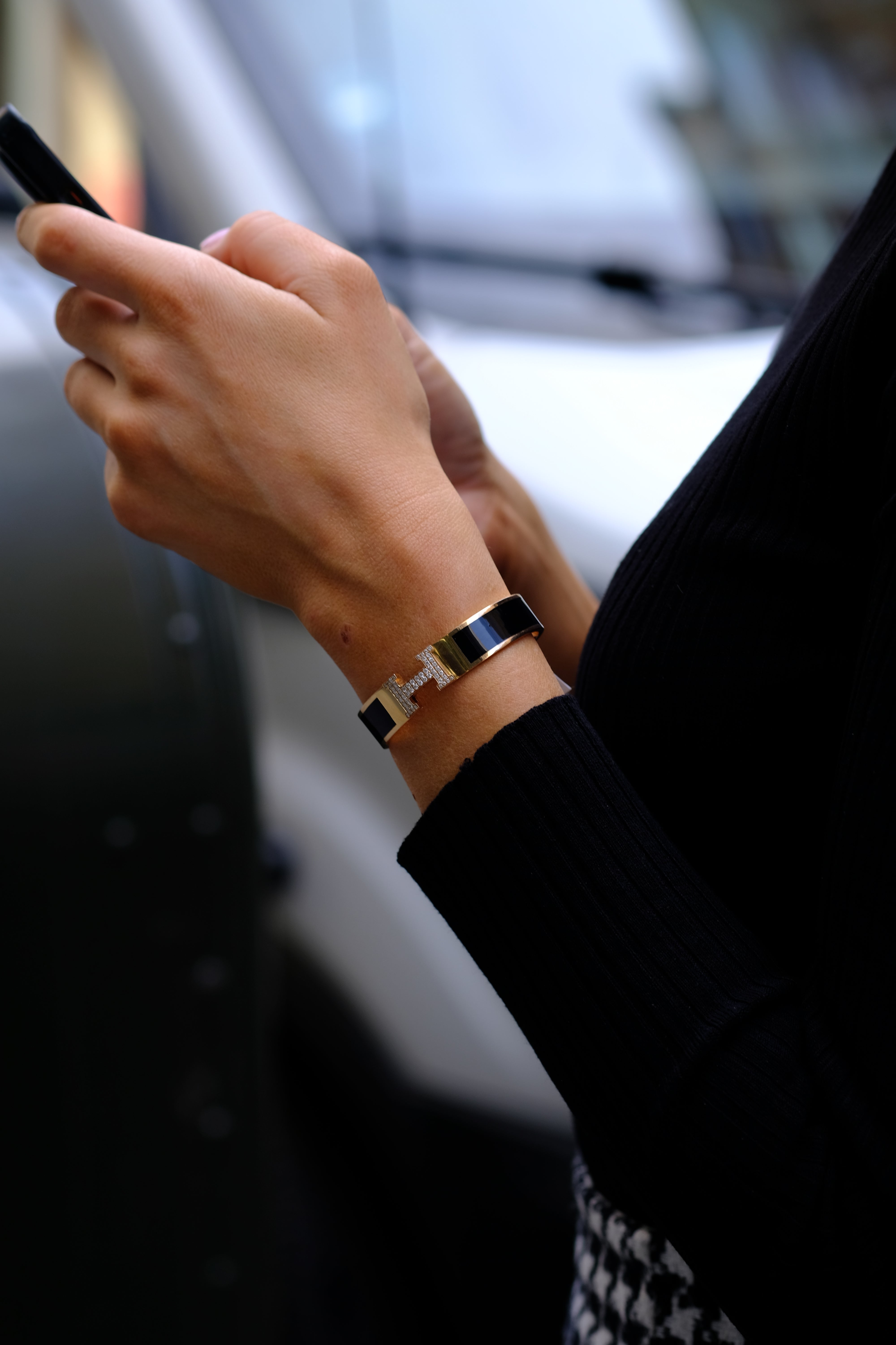 Hermes 18K Yellow Gold Clic Clac H Diamond Black Enamel Bracelet