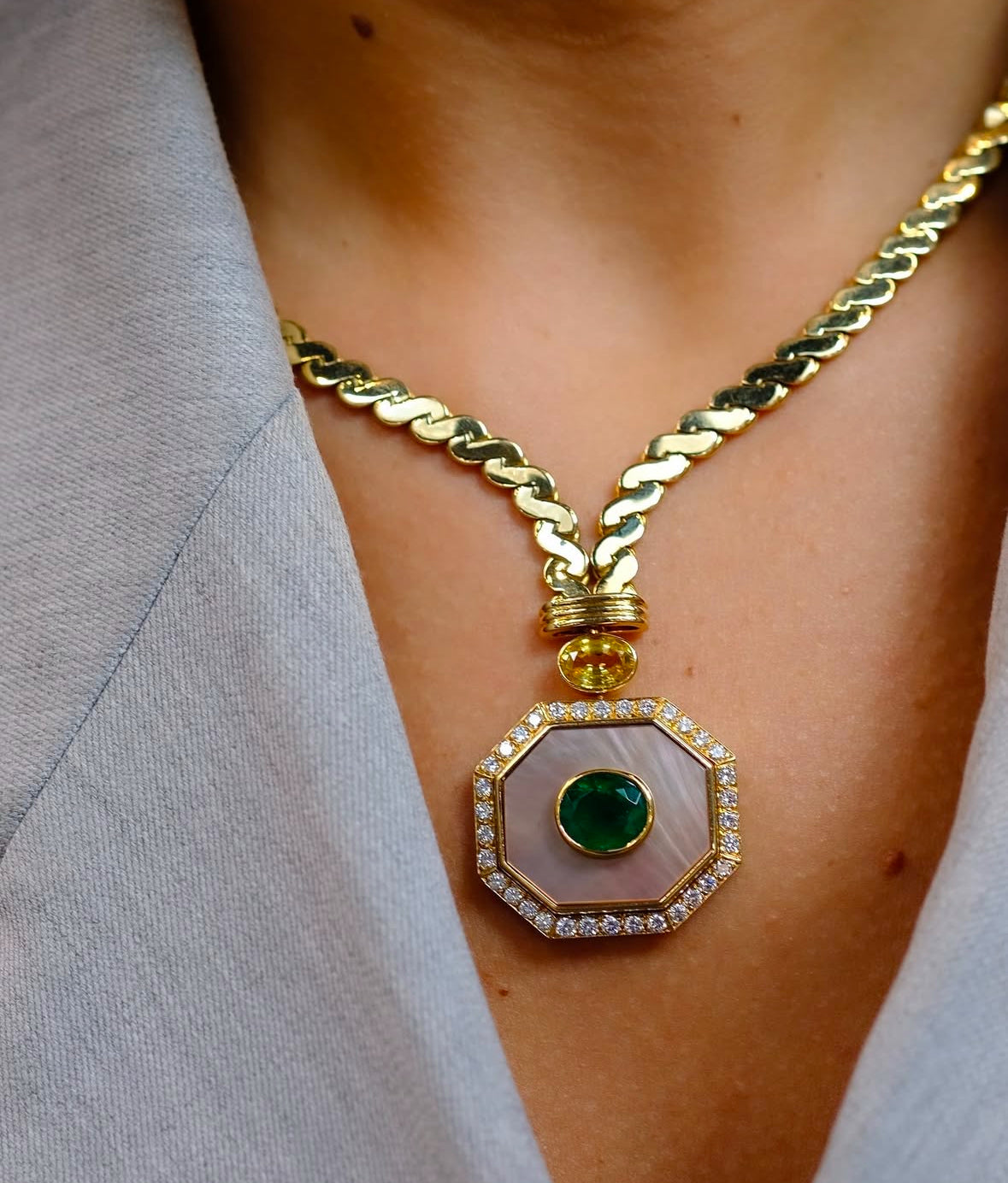 Van Cleef & Arpels 18K Yellow Gold Green emerald, Yellow Sapphire