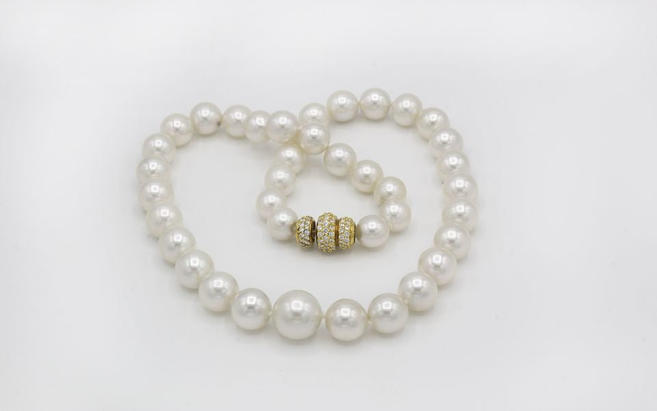 18K Yellow Gold Single Strand Pearl Necklace - The Back Vault