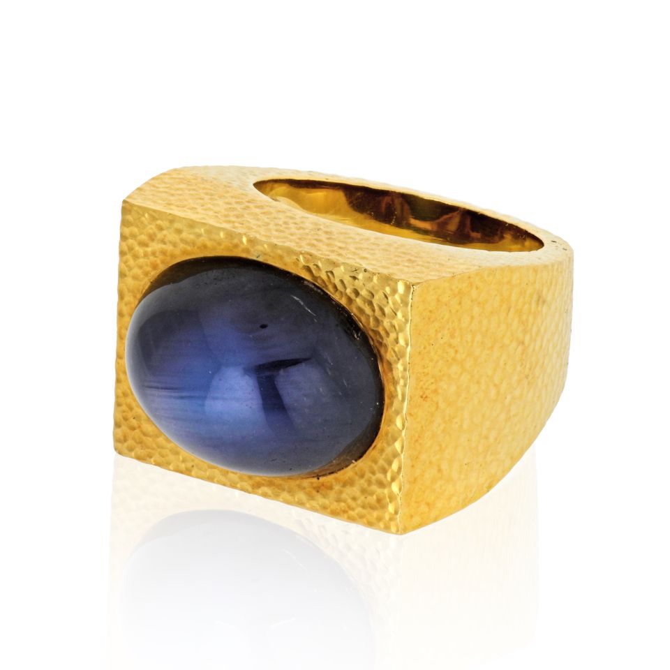 David Webb Hammered F 18K Yellow Gold Star Sapphire Ring - The Back Vault