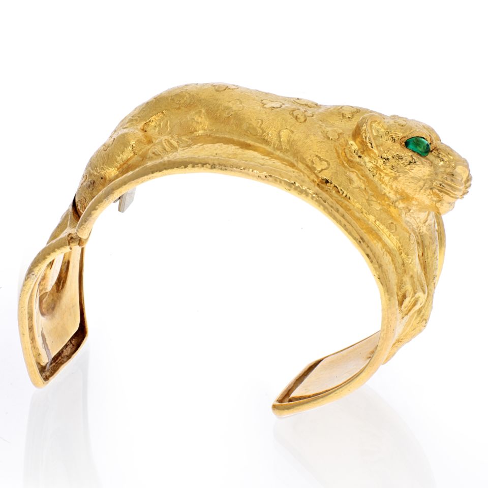 David Webb 18K Yellow Gold Repousse Leopard With Green Emerald Eye Bangle Bracelet - The Back Vault